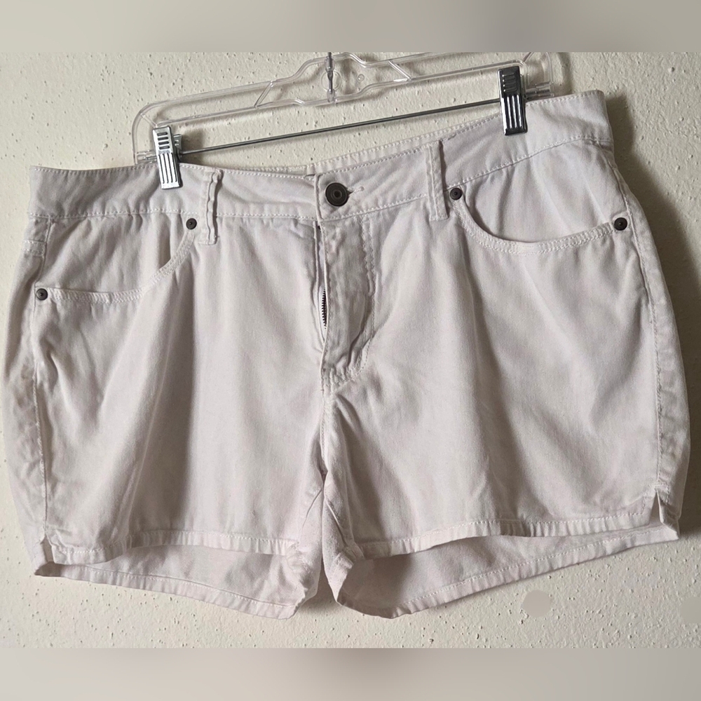 Classic White Women's Cotton Shorts - 3.75" Inseam (Sz. 16)